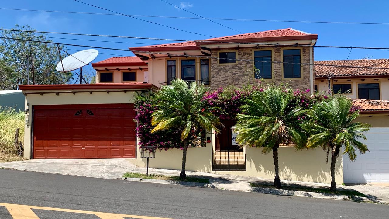 Casa en Venta en Bosques Doña Rosa- Precio de Oportunidad