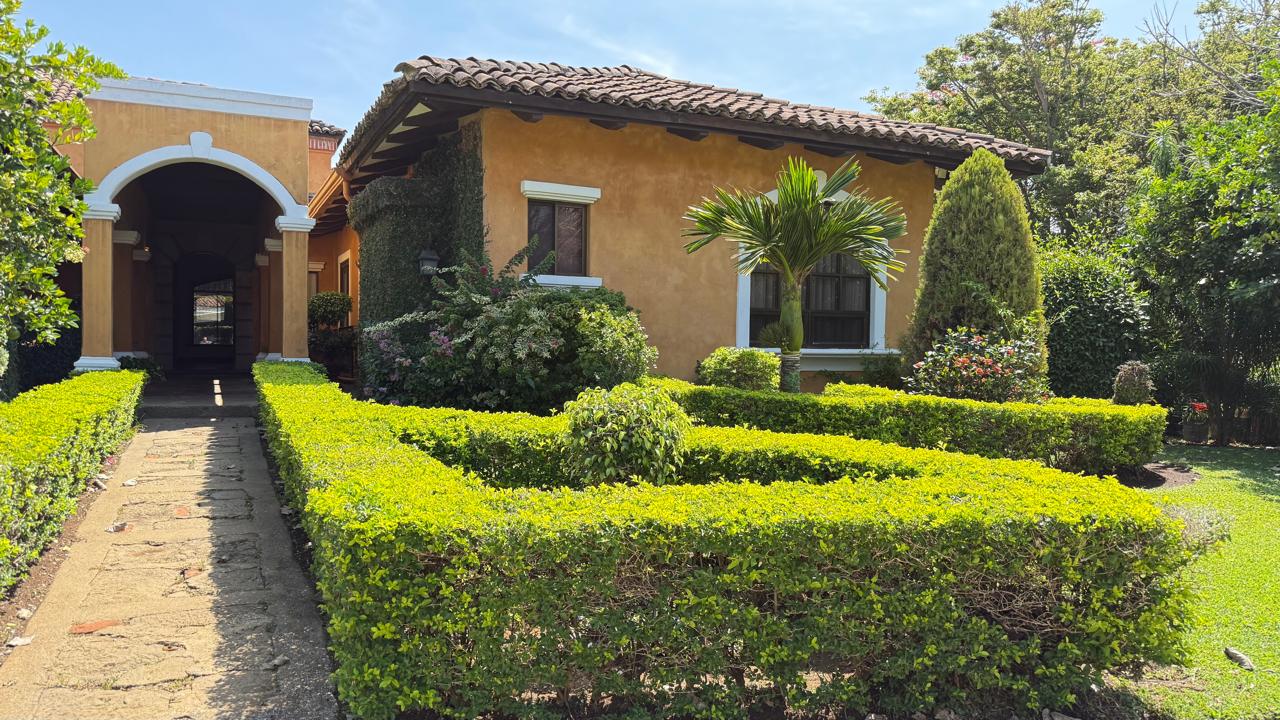 Oportunidad en La Cañada Belén | Casa de Lujo de Una Planta