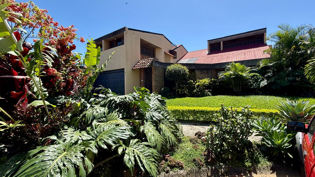 Casa en Belén, La Asunción Terreno Amplio para Expansión ¡Rebajada!