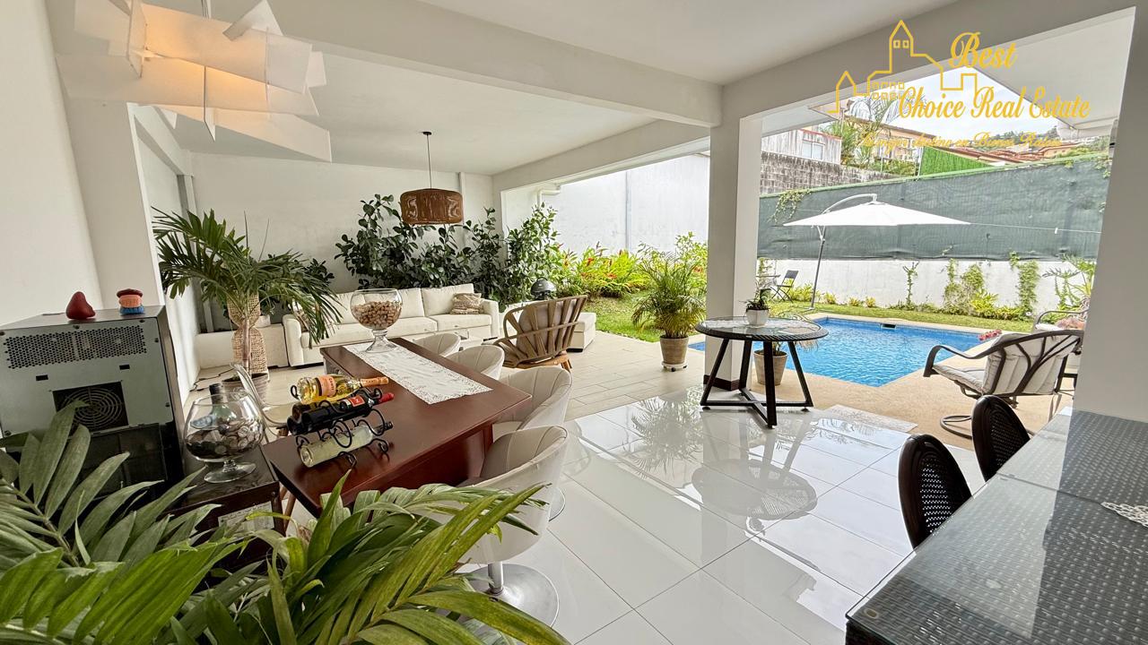 Venta de casa en Guachipelín, Escazú en condominio- Una Planta
