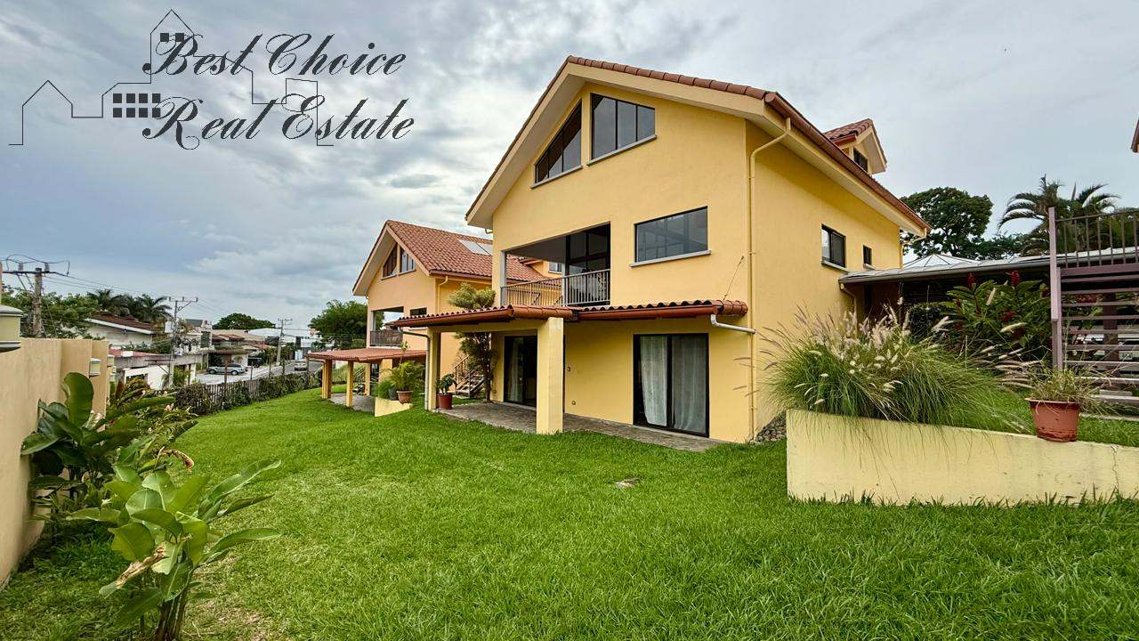 House in Belén Cariari with gardens, ideal for residential or office use