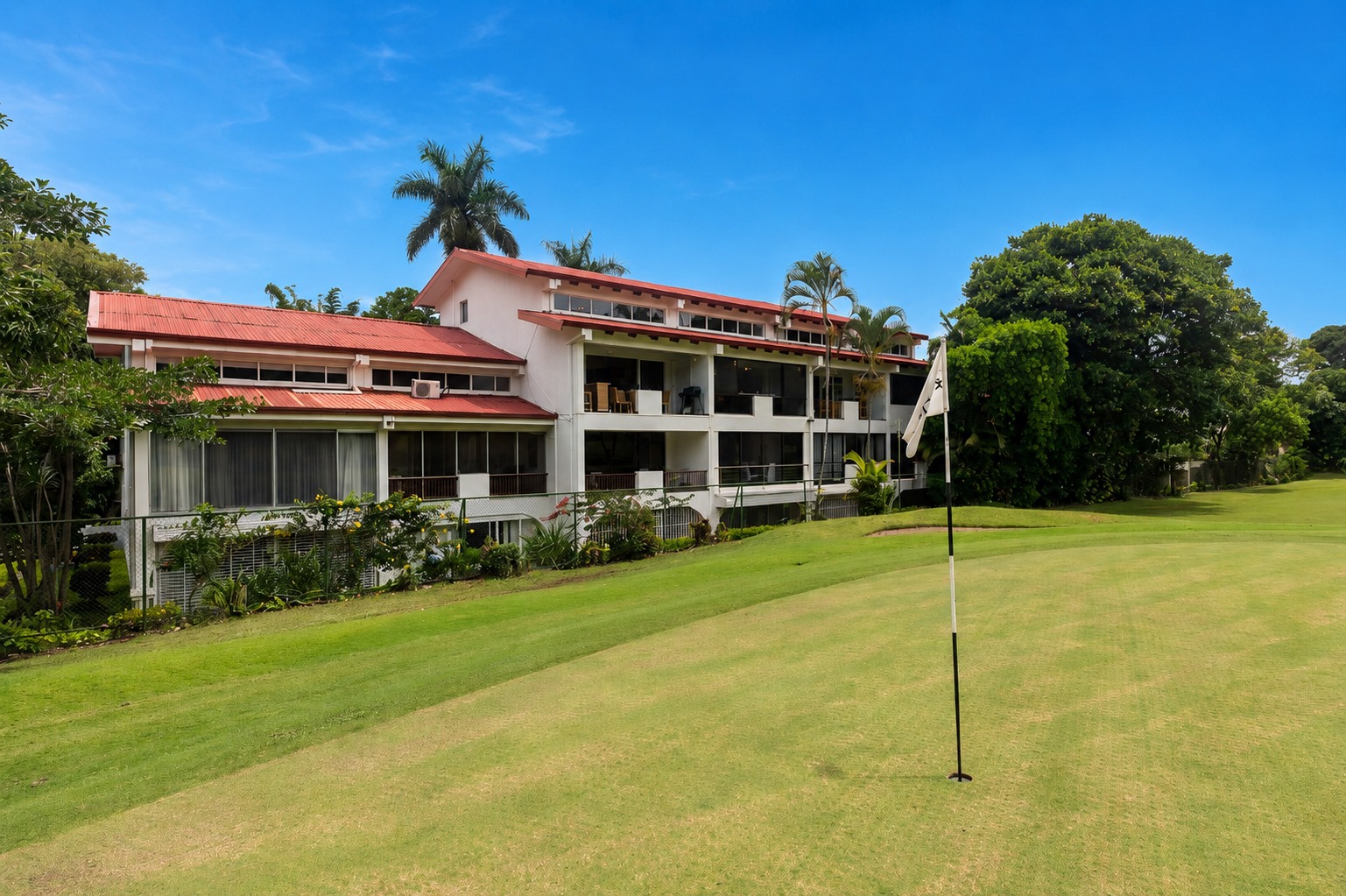 Venta de apartamento en Ciudad Cariari – Vista la Cancha de Golf